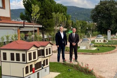 Kültür ve Turizm Bursa İl Müdürü Sayın Dr. Kamil Özer derneğimizi ziyaret etti.